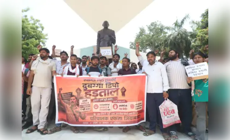 संविदा परिचालकों का पटेल प्रतिमा पर प्रदर्शन, विभिन्न मांगें न पुरी होने पर की नारेबाजी