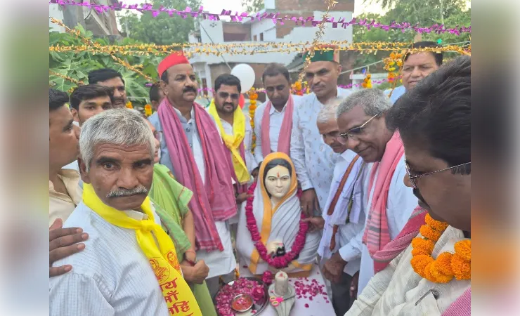 अहिल्या बाई होल्कर की जयंती पर भव्य मूर्ति का अनावरण, मोहनलालगंज में हुआ कार्यक्रम
