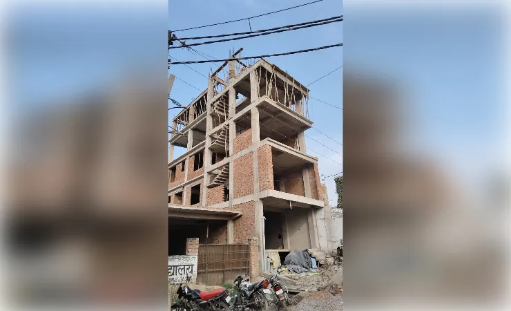 नोटिस बेअसर! लोकनगर में बेसमेंट सहित खड़ी हो गई पांच मंजिला इमारत