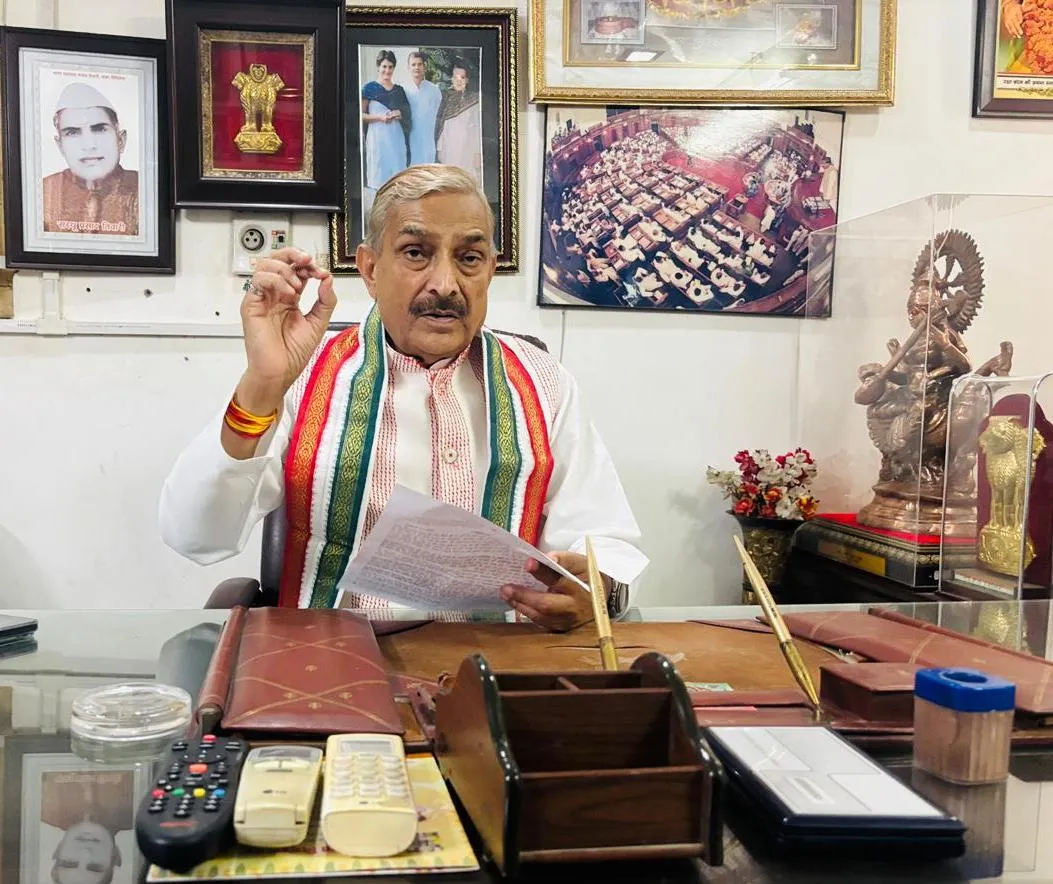 दिन प्रतिदिन देश की जनता पर मंहगाई का बोझ डाल रही मोदी सरकार- प्रमोद तिवारी