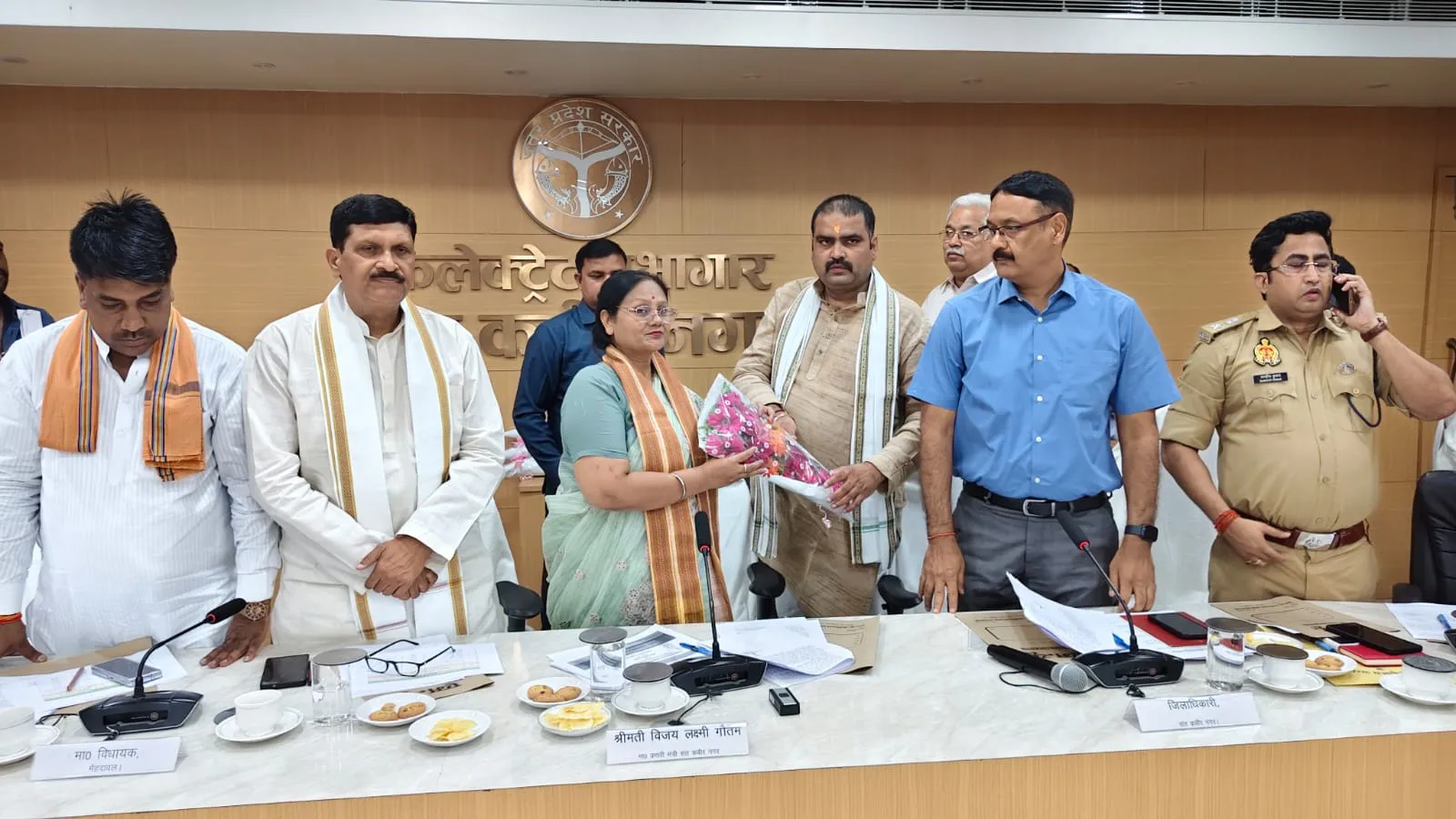 प्रभारी मंत्री की अध्यक्षता में जन कल्याणकारी एवं जन जागरूकता अभियान के संबंध में समीक्षा बैठक हुई आयोजित