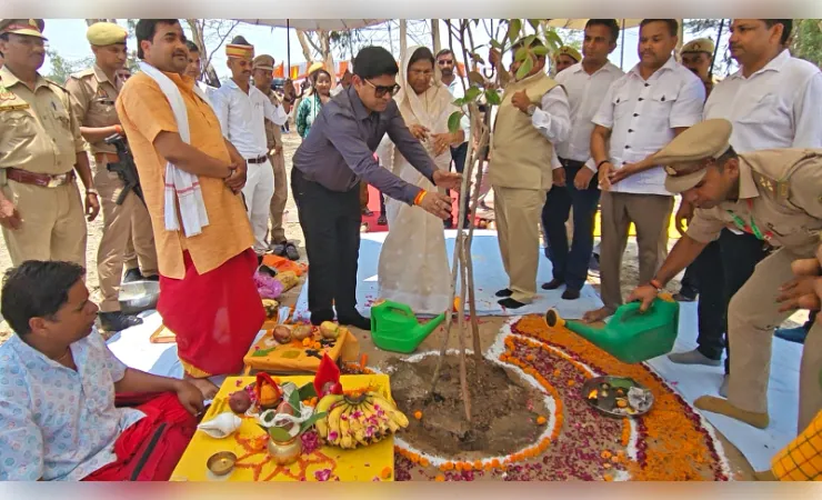 विश्व पर्यावरण दिवस पर मखदुमपुर वन ब्लॉक में वृहद वृक्षारोपण अभियान का शुभारंभ