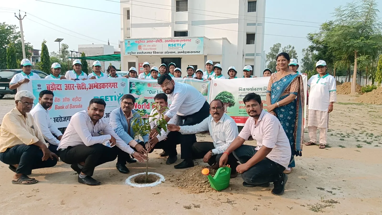 बड़ौदा आरसेटी में विश्व पर्यावरण दिवस के अवसर पर पौधारोपण एवं पर्यावरण जागरूकता कार्यक्रम का आयोजन