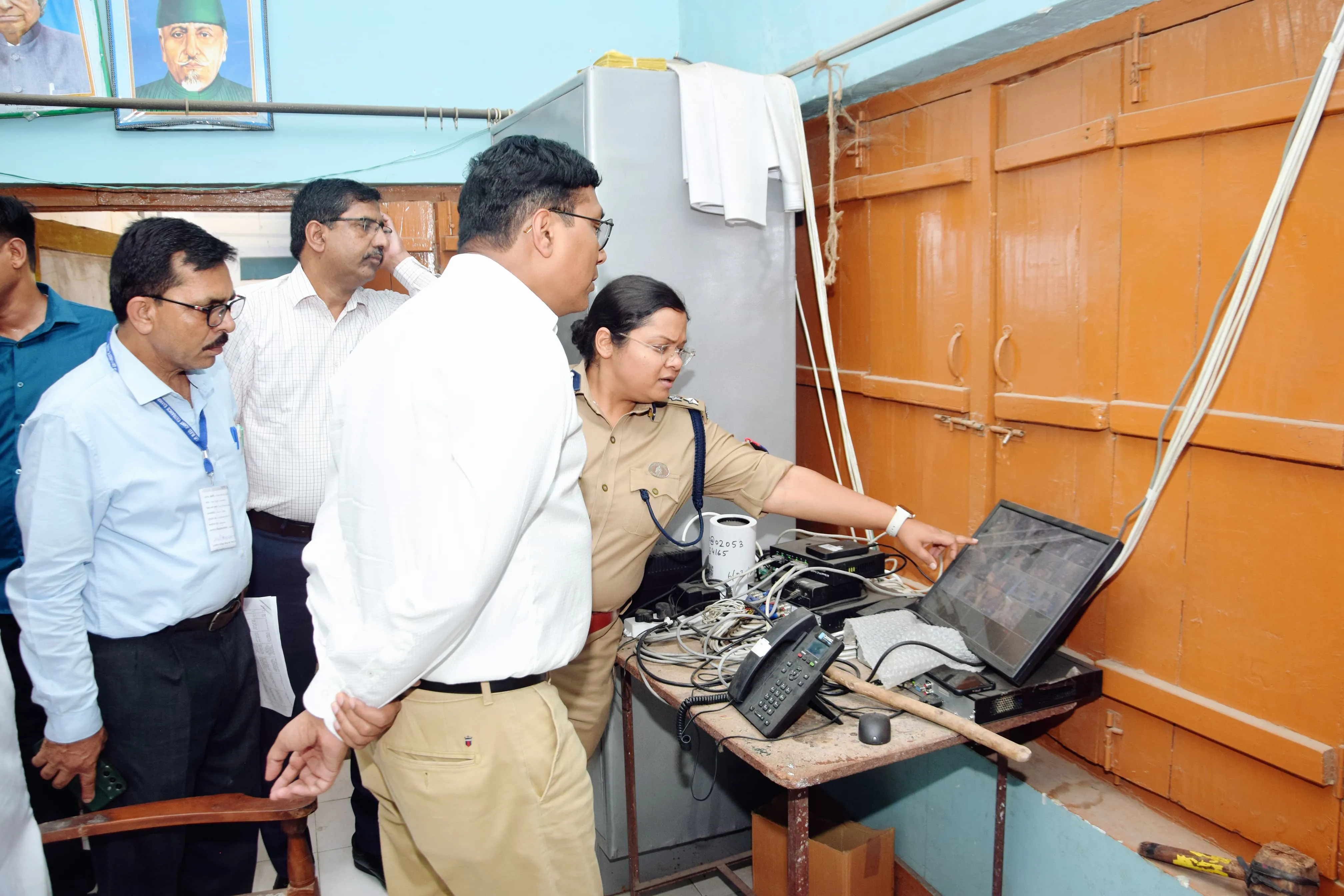 पहले दिन सख्त पहरे में हुई यूपी पुलिस भर्ती परीक्षा, परीक्षा केंद्रों पर कड़े इंतजाम।