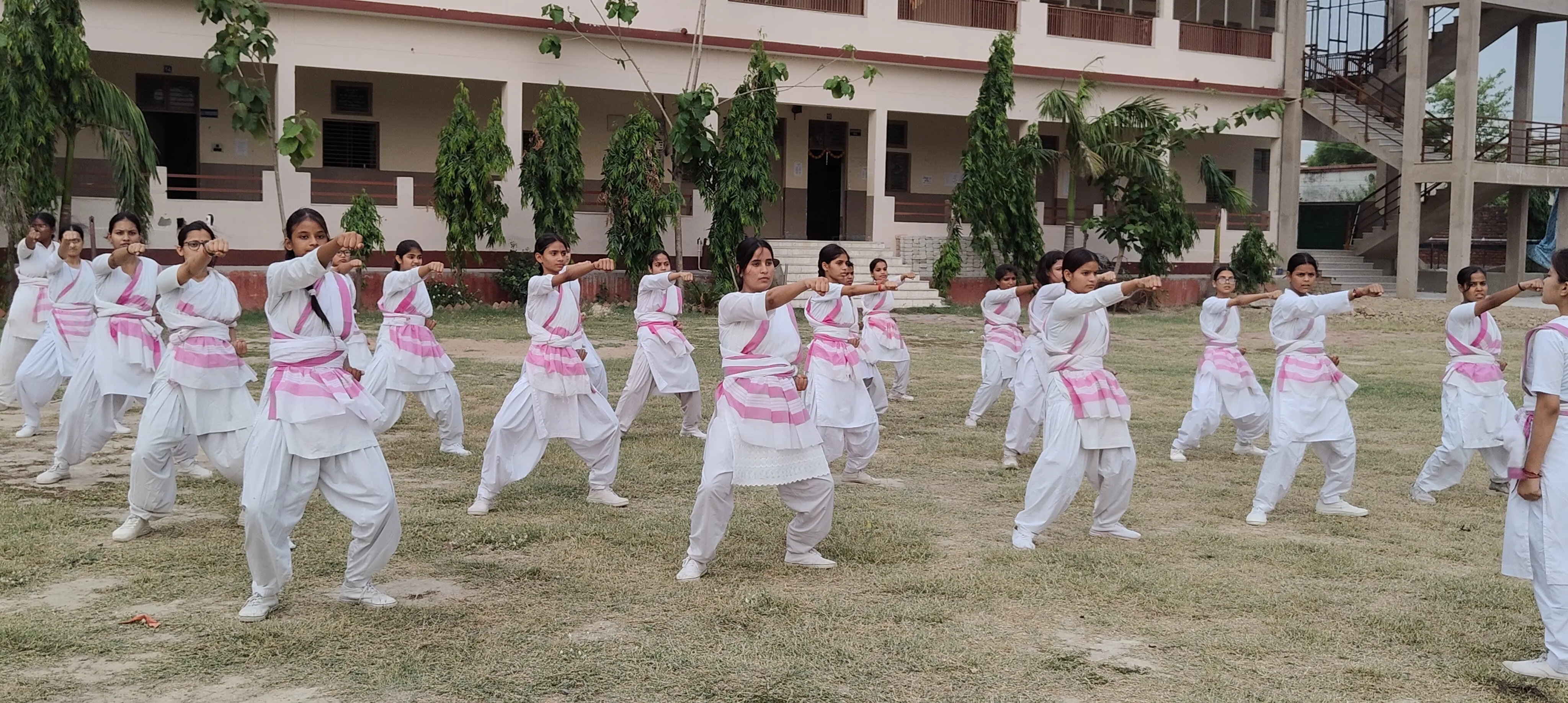 अदम्य साहस और निर्णय की क्षमता का शाखा पर किया प्रदर्शन 