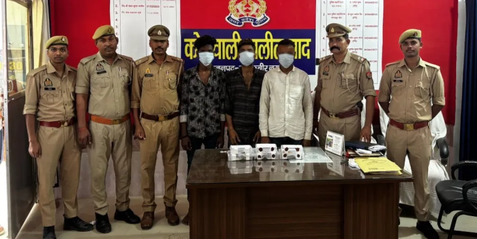 संतकबीरनगर पुलिस द्वारा चोरी के मामले से सम्बन्धित 03 अभियुक्तों को किया गया गिरफ्तार