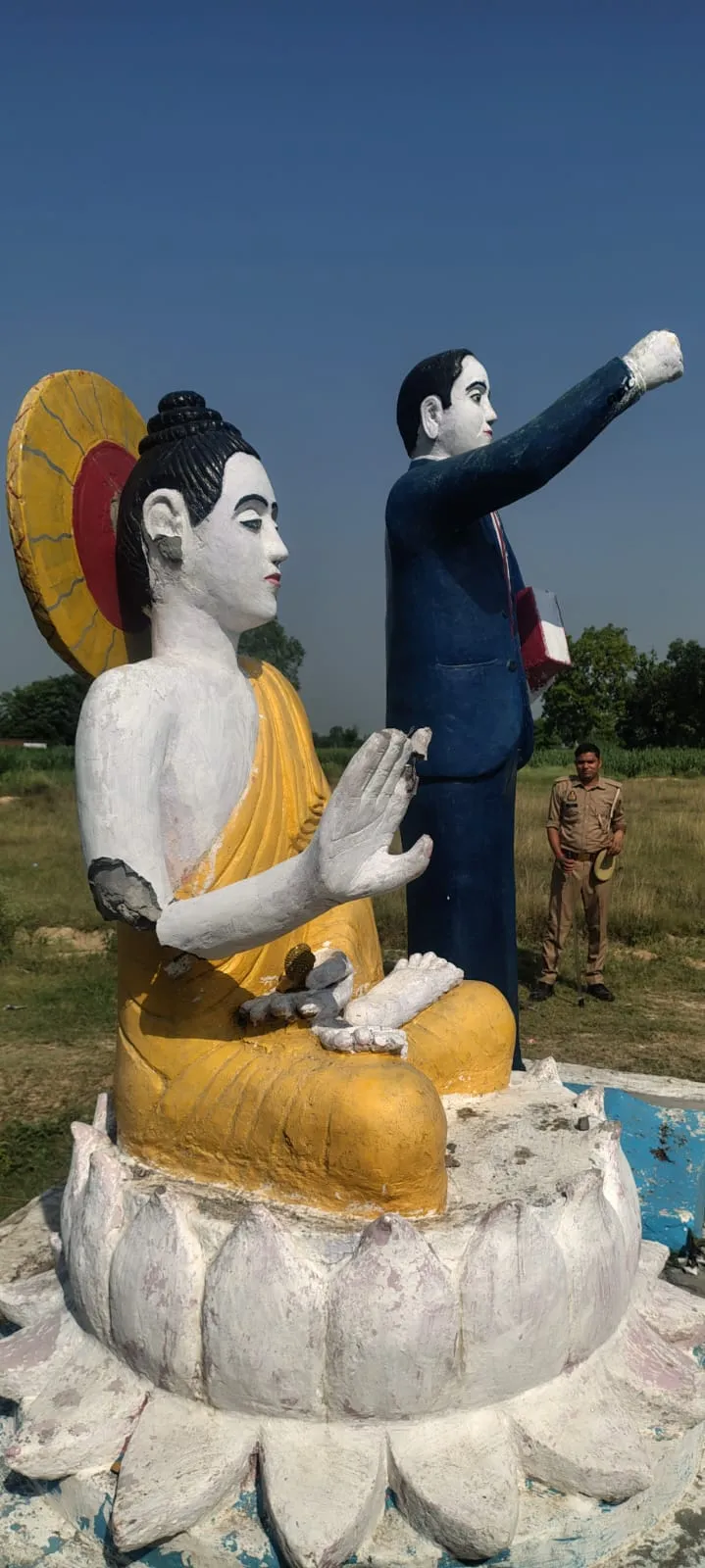 अंबेडकर व बुद्ध प्रतिमा क्षतिग्रस्त,अज्ञात के खिलाफ मुकदमा दर्ज