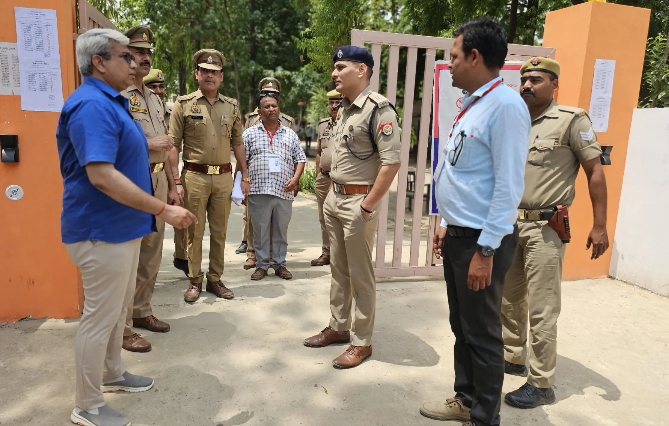 उत्तर प्रदेश पुलिस भर्ती परीक्षा के दृष्टिगत पुलिस अधीक्षक ने परीक्षा केंद्रों का किया निरीक्षण, सुरक्षा व्यवस्था का लिया जायजा