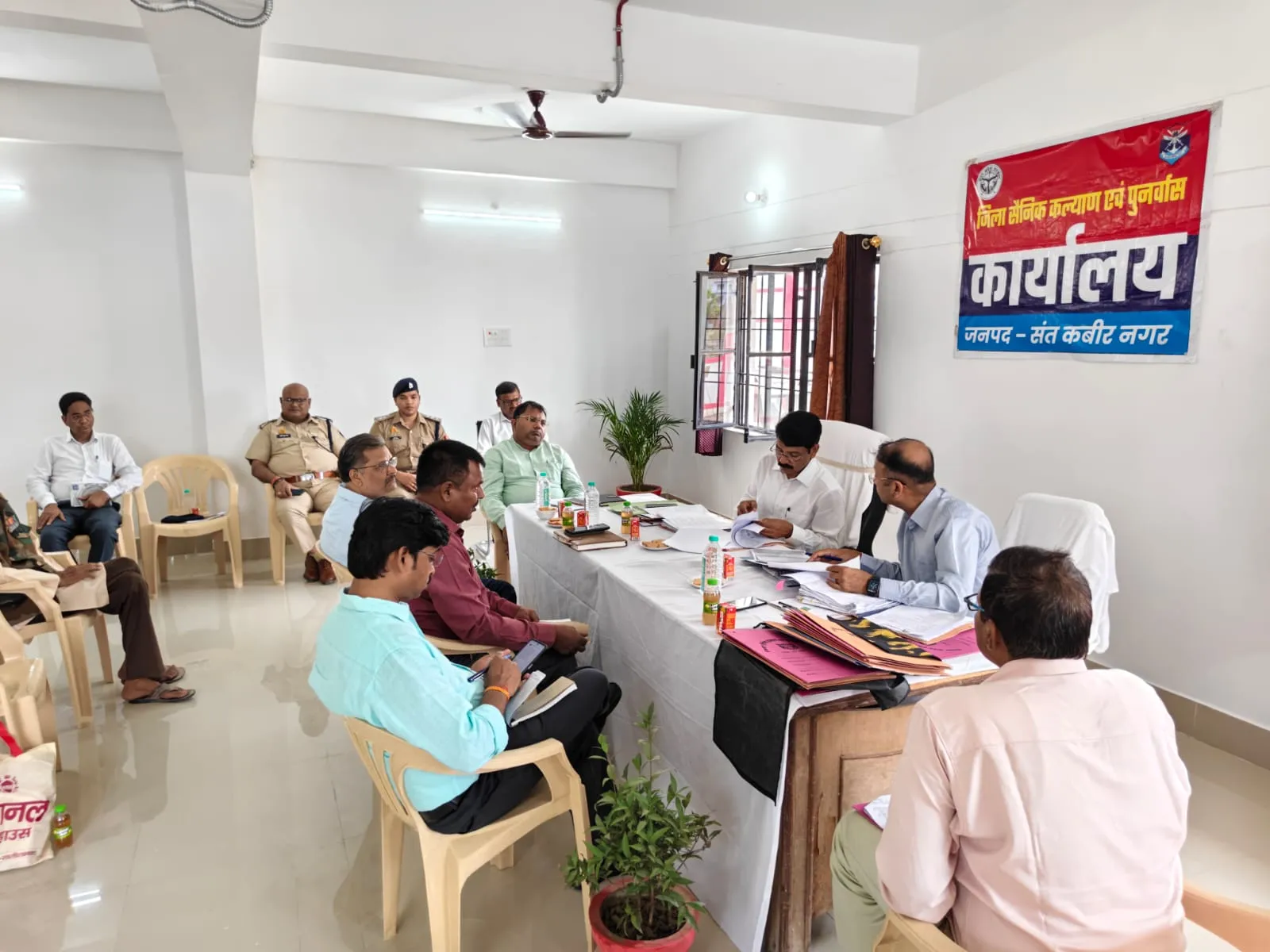 अपर जिलाधिकारी (न्यायिक) की अध्यक्षता में सैनिक बंधु की बैठक हुई आयोजित