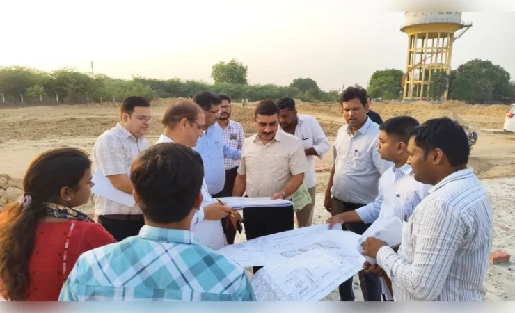 आवास आयुक्त ने वृंदावन एवं अवध विहार योजनाओं का किया औचक निरीक्षण