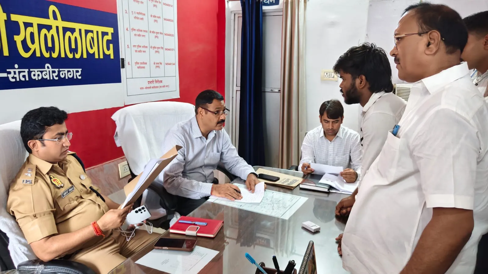 डीएम व एसपी द्वारा थाना समाधान दिवस पर सुनी गयी जनता की समस्याएं