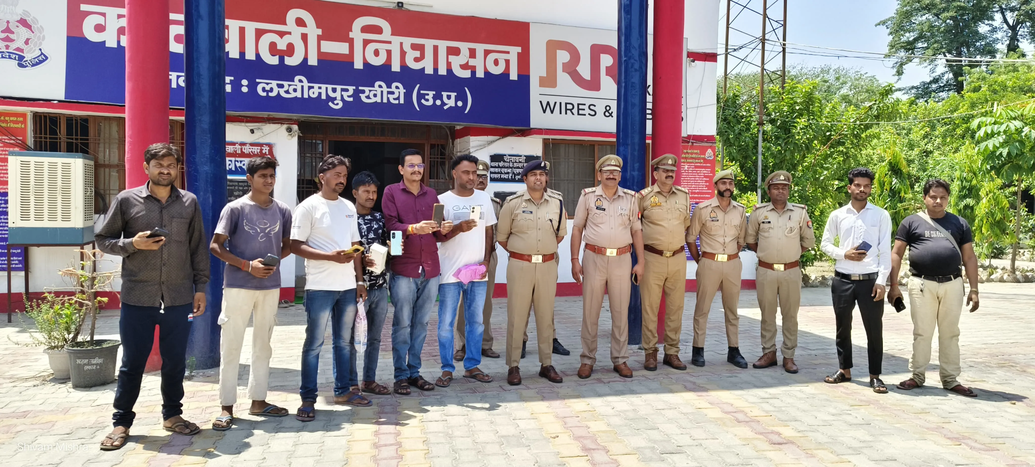 कोतवाली पुलिस ने बरामद किए 17 खोए स्मार्टफोन, मालिकों को लौटाए
