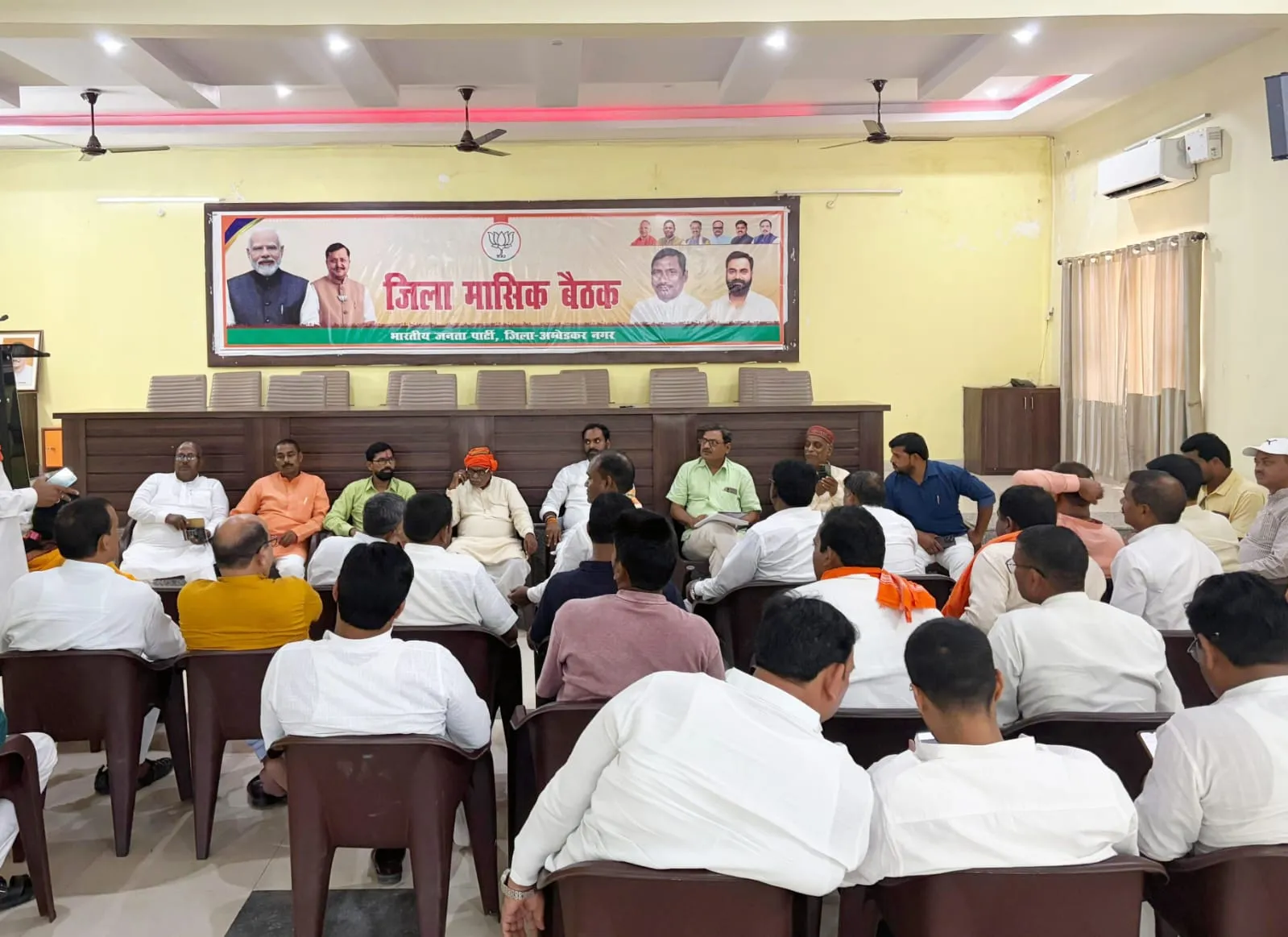 नवनियुक्त जिला अध्यक्ष की अध्यक्षता में अटल भवन में हुई प्रथम बैठक 