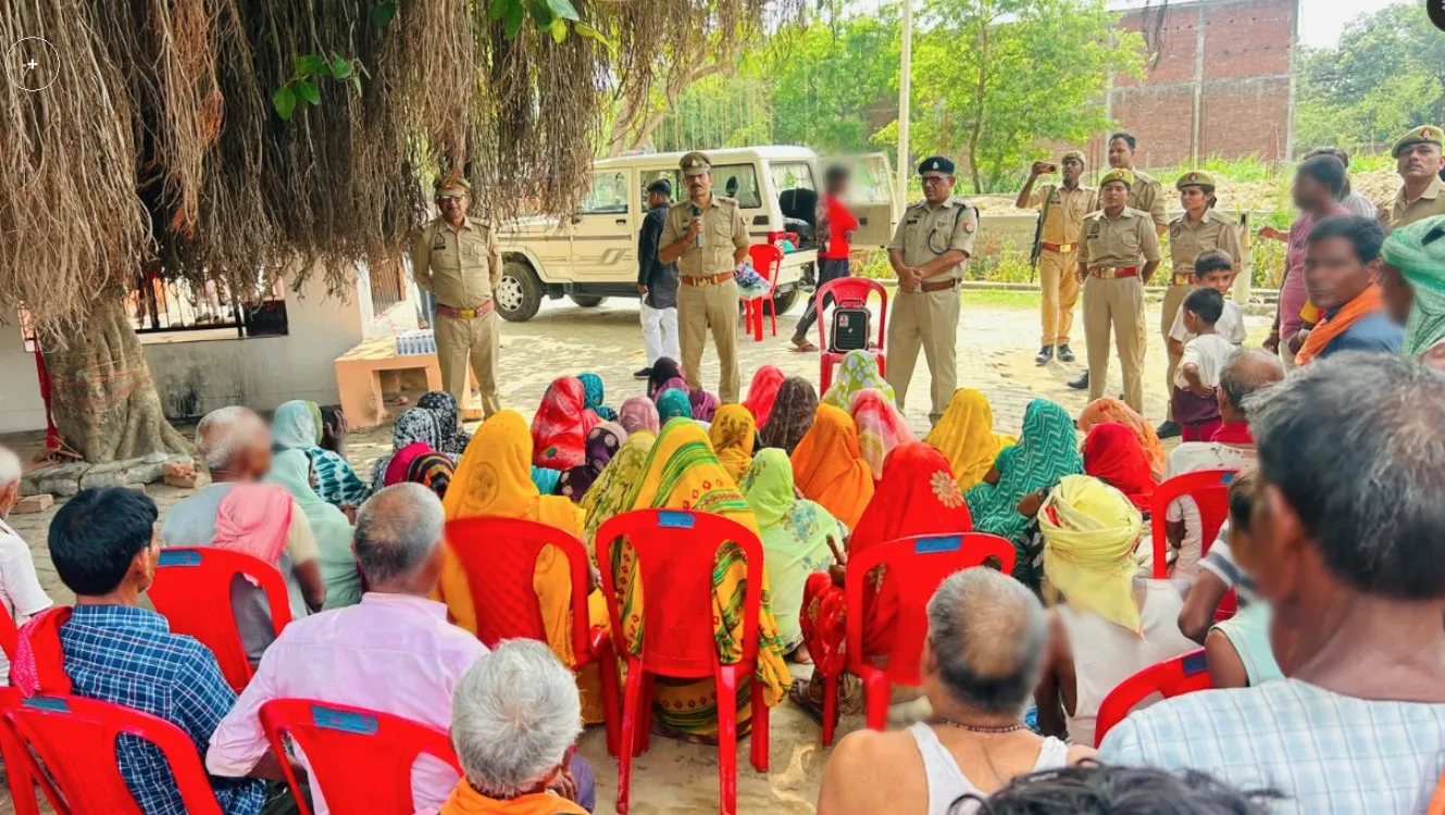 वृद्धजनों और दिव्यांगजनों के बीच पहुंचकर पुलिस ने सुनीं समस्याएं