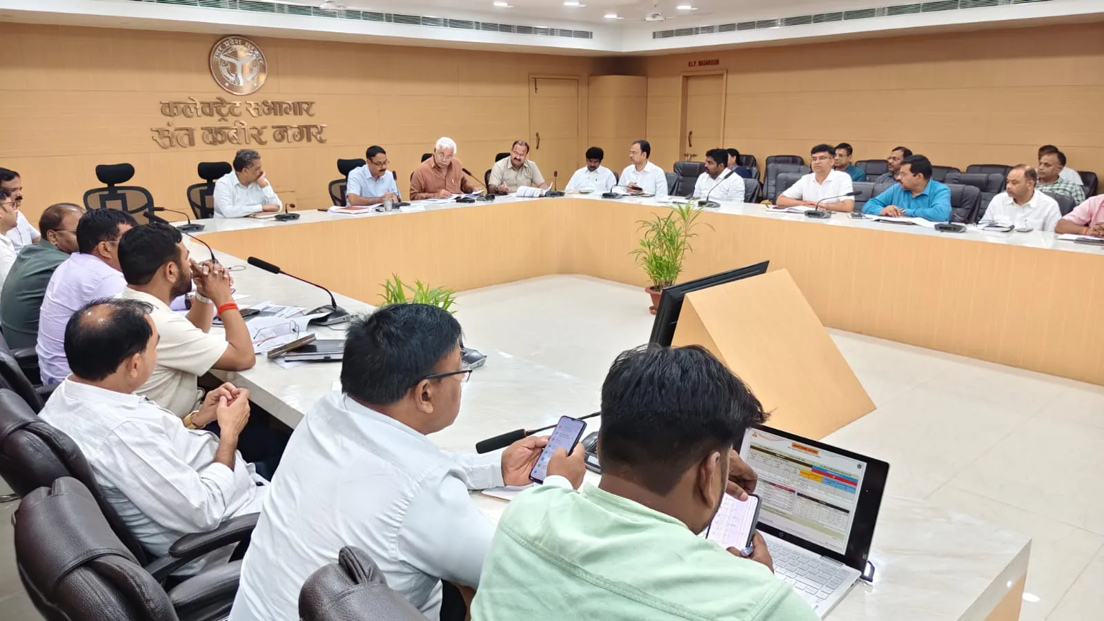 डीएम की अध्यक्षता में निर्माण कार्यों में गुणात्मक प्रगति लाने के दिए गए निर्देश