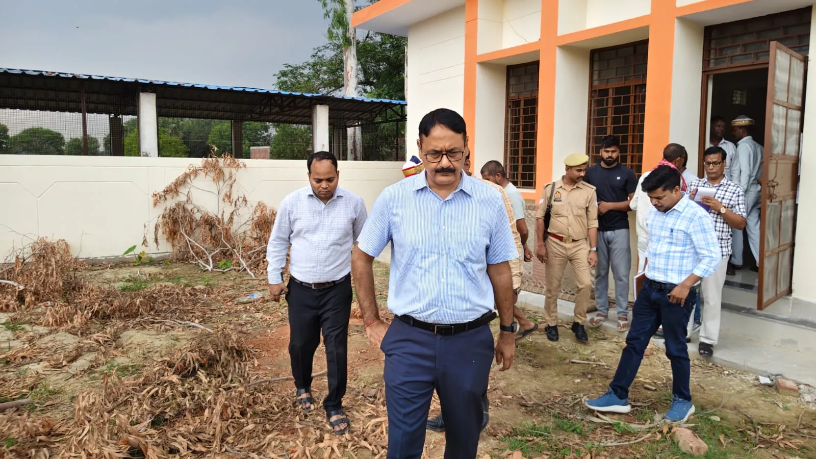 डीएम द्वारा निर्माणाधीन विद्युत उपकेन्द्र बढ्या ठाठर का किया गया स्थलीय निरीक्षण
