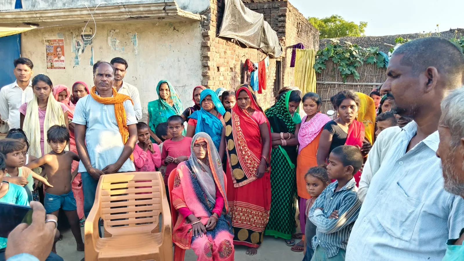 कॉलेज गई छात्रा बेहोशी की हालत में खेत से बरामद, इलाज के दौरान हुई मौत।