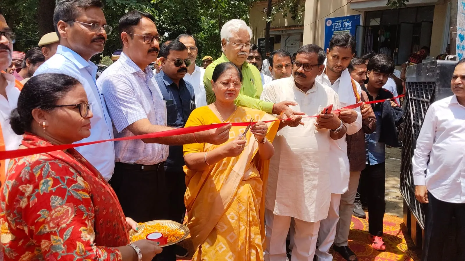 प्रभारी मंत्री द्वारा विकास प्रदर्शनी का फीता काट कर व दीप प्रज्वलित कर किया गया भव्य शुभारंभ।