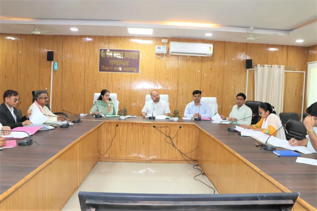 डीएम ने 12वें अन्तर्राष्ट्रीय योग दिवस के सफल आयोजन हेतु बैठक कर दिये आवश्यक दिशा निर्देश,