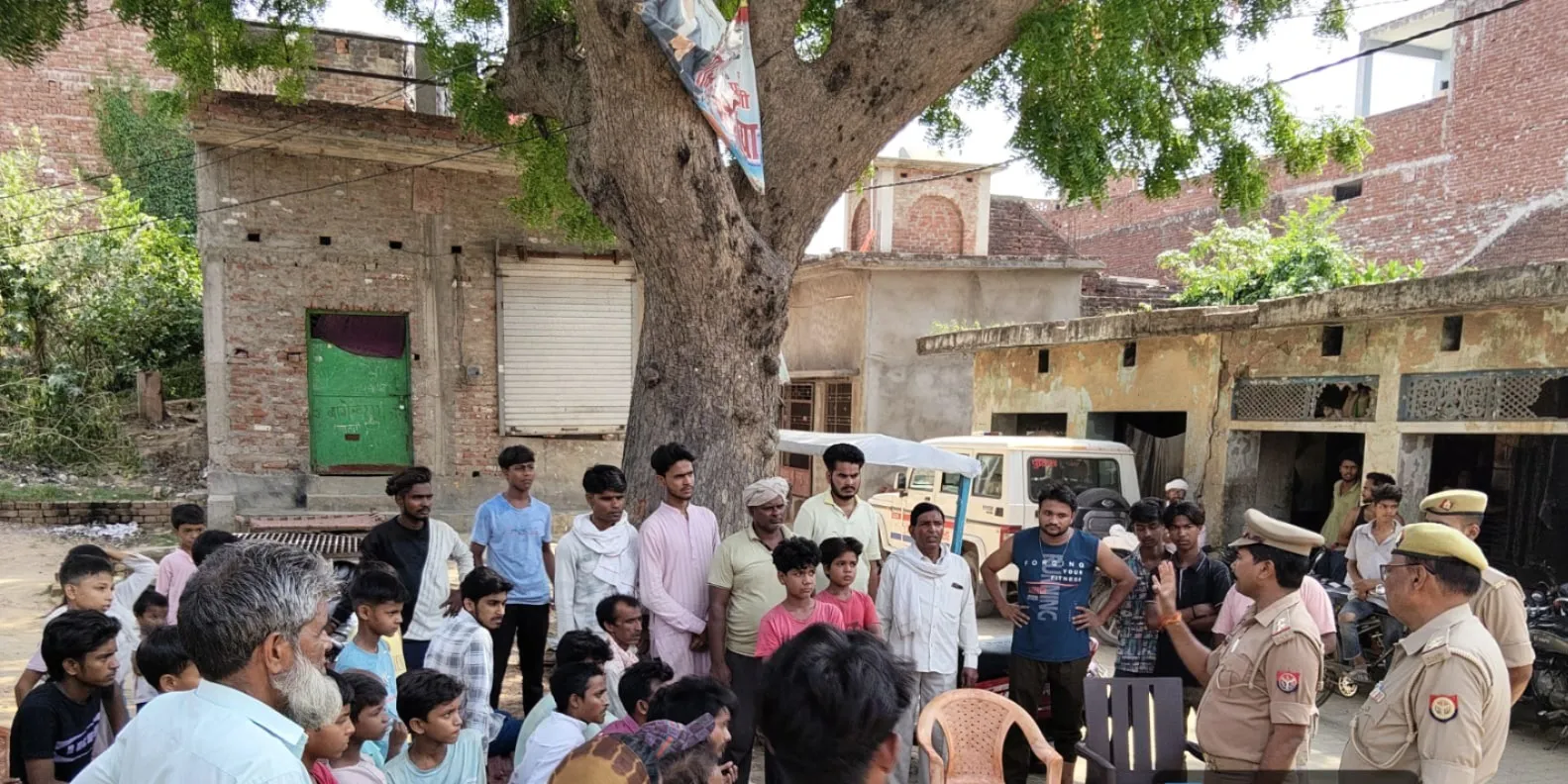 पुलिस अधीक्षक के निर्देशन में आगामी त्योहार मोहर्रम की तैयारियों को लेकर गांव-गांव पहुंच रही पुलिस