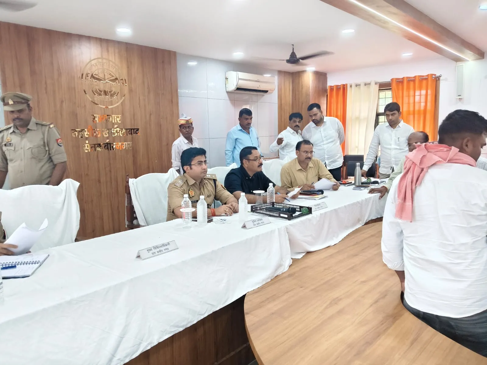 डीएम की अध्यक्षता में सम्पूर्ण समाधान दिवस के दौरान सुनी गई फरियादियों की शिकायतें।