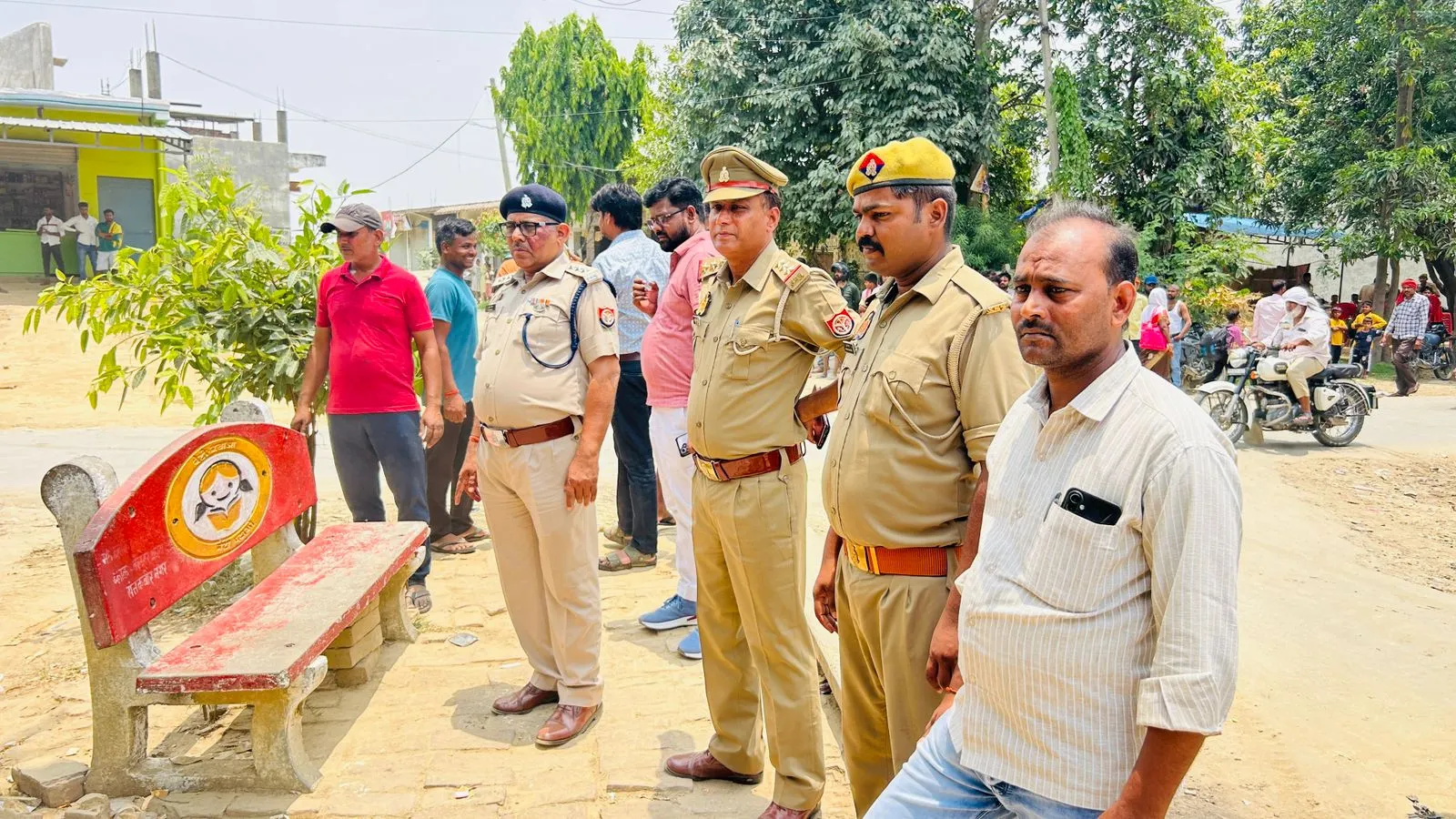 जिलाधिकारी एवं पुलिस अधीक्षक संतकबीरनगर के निर्देशन में बभनी चौराहे पर पुलिस बूथ निर्माण का कार्य प्रारम्भ