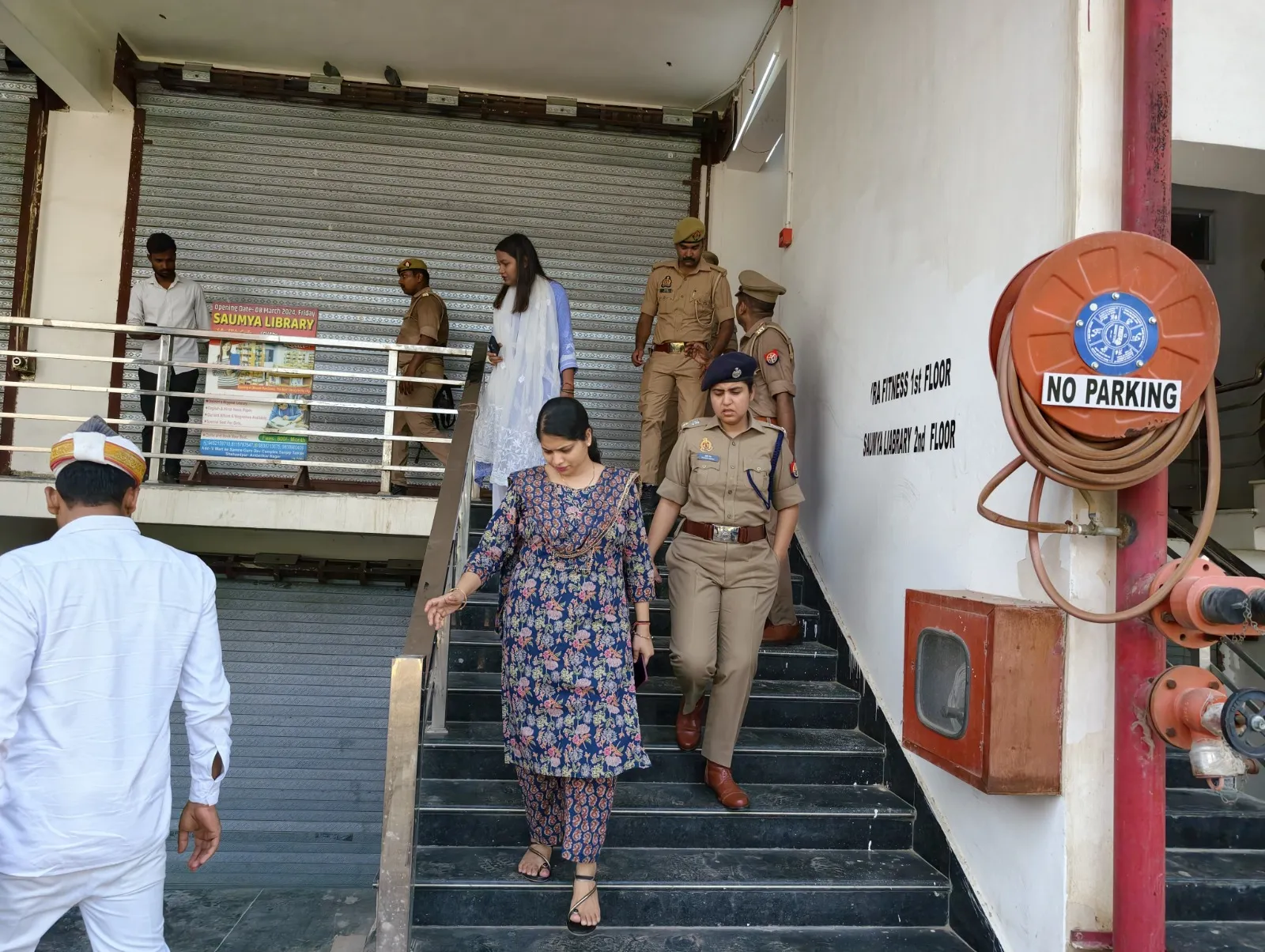 लखनऊ अग्निकांड के बाद जिला प्रशासन अलर्ट,जिलाधिकारी एवं पुलिस अधीक्षक ने विभिन्न लाइब्रेरी एवं कोचिंग संस्थानों का किया औचक निरीक्षण