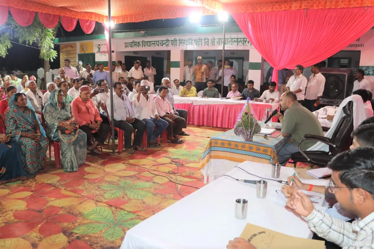 जिलाधिकारी ने प्रेमधर पट्टी की रात्रि चौपाल में सुनीं जनसमस्याएं, त्वरित समाधान के दिये निर्देश 