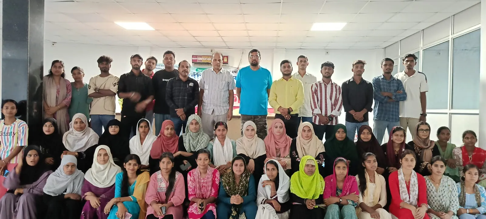 इंटर्नशिप में छात्र-छात्राओं को मिले आत्मविश्वास, समाज के प्रति सकारात्मक दृष्टिकोण और नई सीख