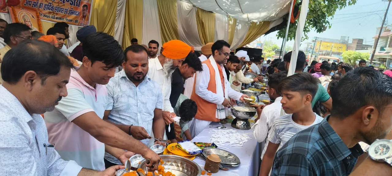 हनुमान मंदिर में विधायक शशांक वर्मा ने कराया भव्य भंडारा