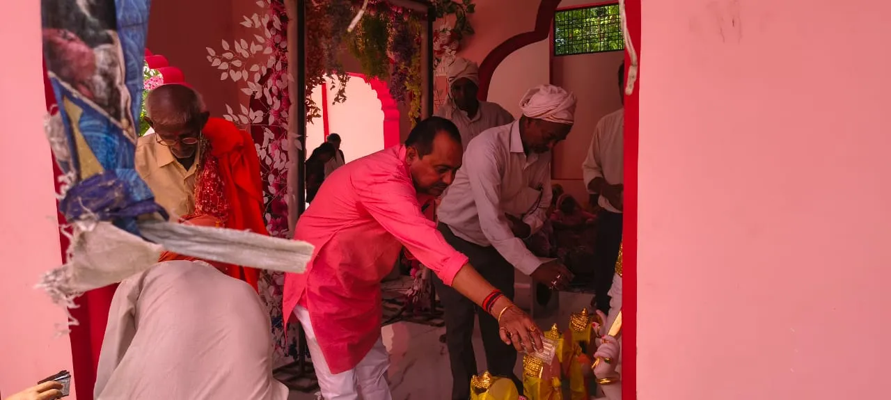 श्री विश्वकर्मा प्राण प्रतिष्ठा महोत्सव पर निकली भव्य शोभायात्रा,राज ज्वैलर्स पर हुआ विशाल भंडारा