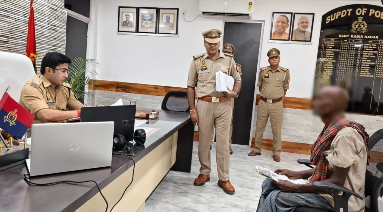 संत कबीर नगर में पुलिस अधीक्षक ने जनसुनवाई में सुनी शिकायतें
