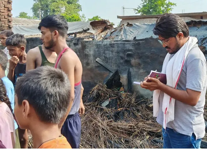 नब्बूपुरवा में भीषण अग्निकांड,नवविवाहित बेटे के घर का सामान जलकर राख