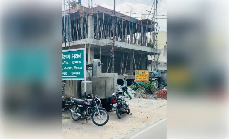 बेसमेंट से तीसरी मंजिल तक पहुंचा निर्माण, विभाग को नहीं लगी भनक