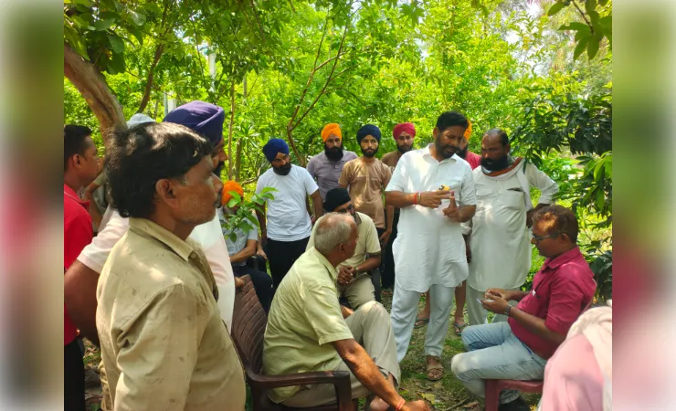 बदहाल विद्युत समस्या को ले कर किसानों का प्रदर्शन