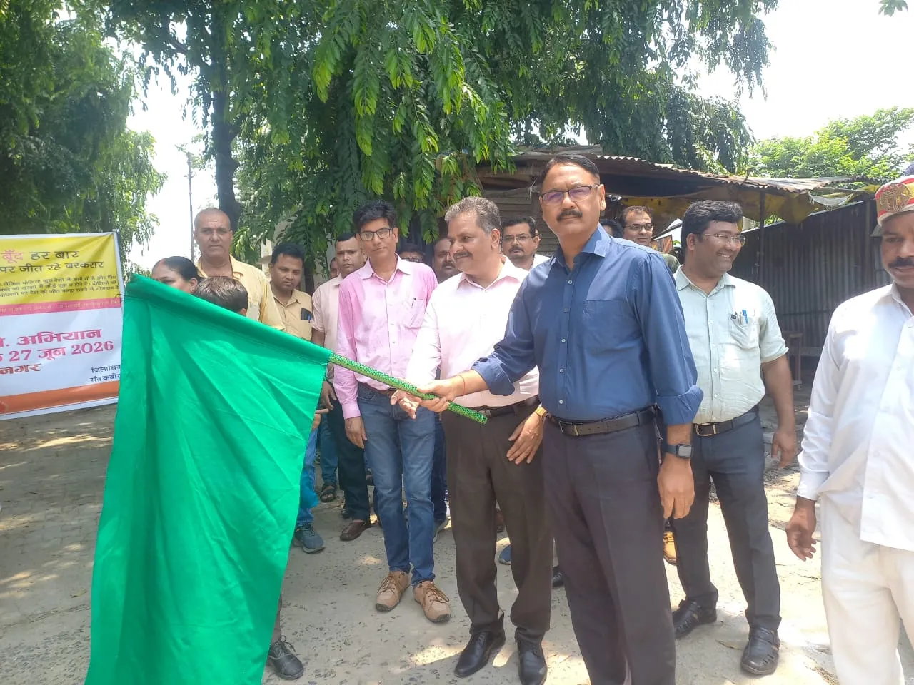 डीएम ने पल्स पोलियो अभियान रैली को हरी झंडी दिखाकर किया रवाना