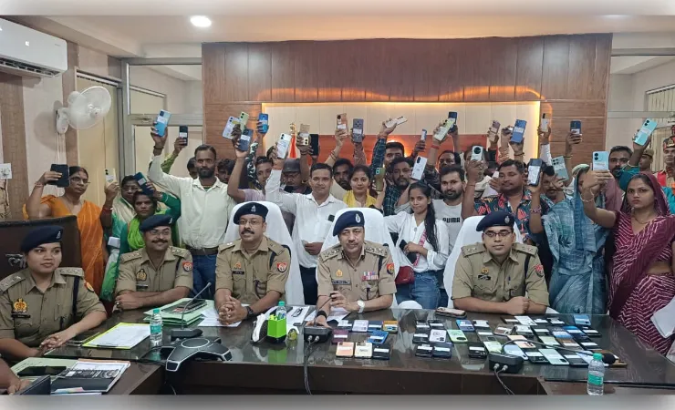 उन्नाव पुलिस की बड़ी सफलता, 78 गुमशुदा मोबाइल खोजकर लौटाए