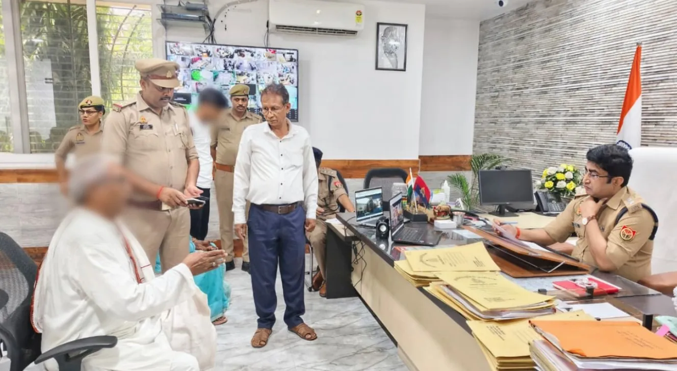 पुलिस अधीक्षक द्वारा शिकायतकर्ताओं की समस्याओं को सुनकर त्वरित निस्तारण हेतु दिए गए आवश्यक निर्देश