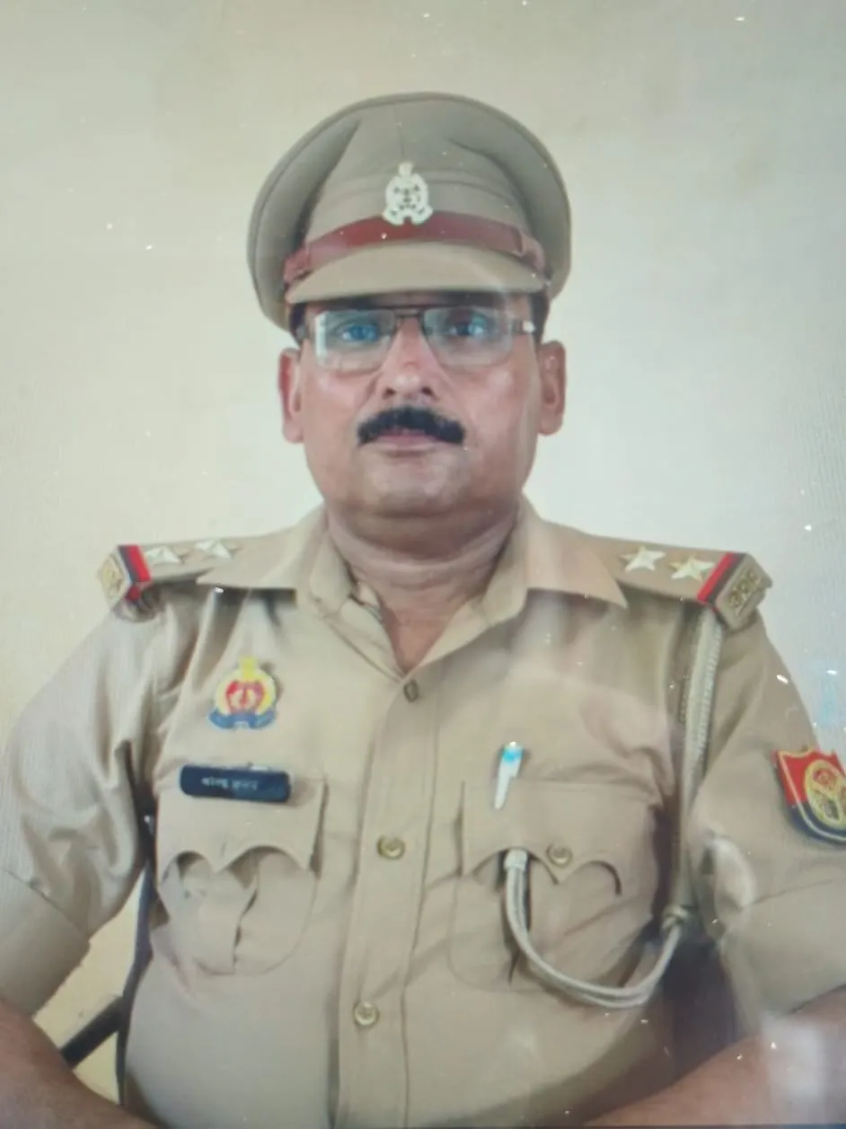 एक्सीडेंट के मामले में दरोगा ने बदली बाइक,एसपी खीरी ने किया सस्पेंड