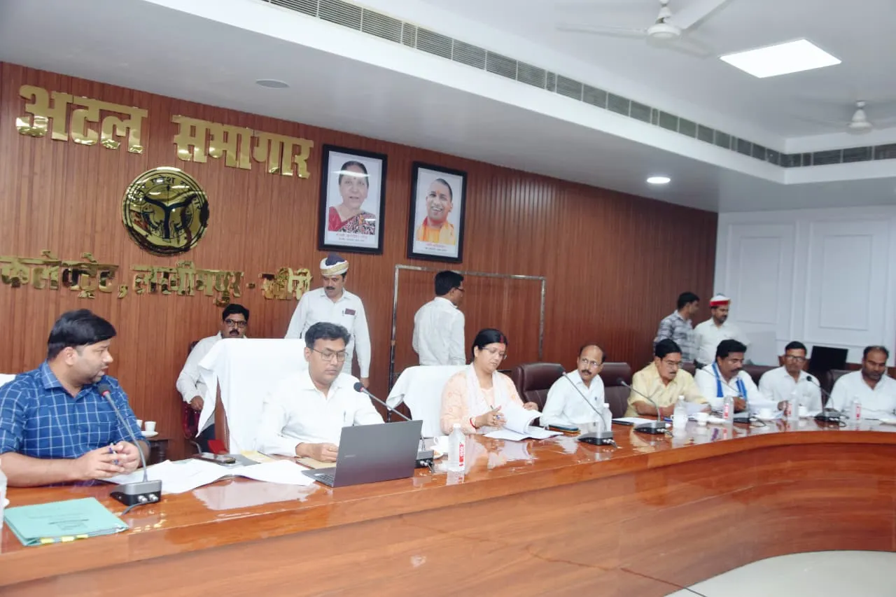 मतदेय स्थलों के पुनर्गठन को लेकर अटल सभागार में बैठक