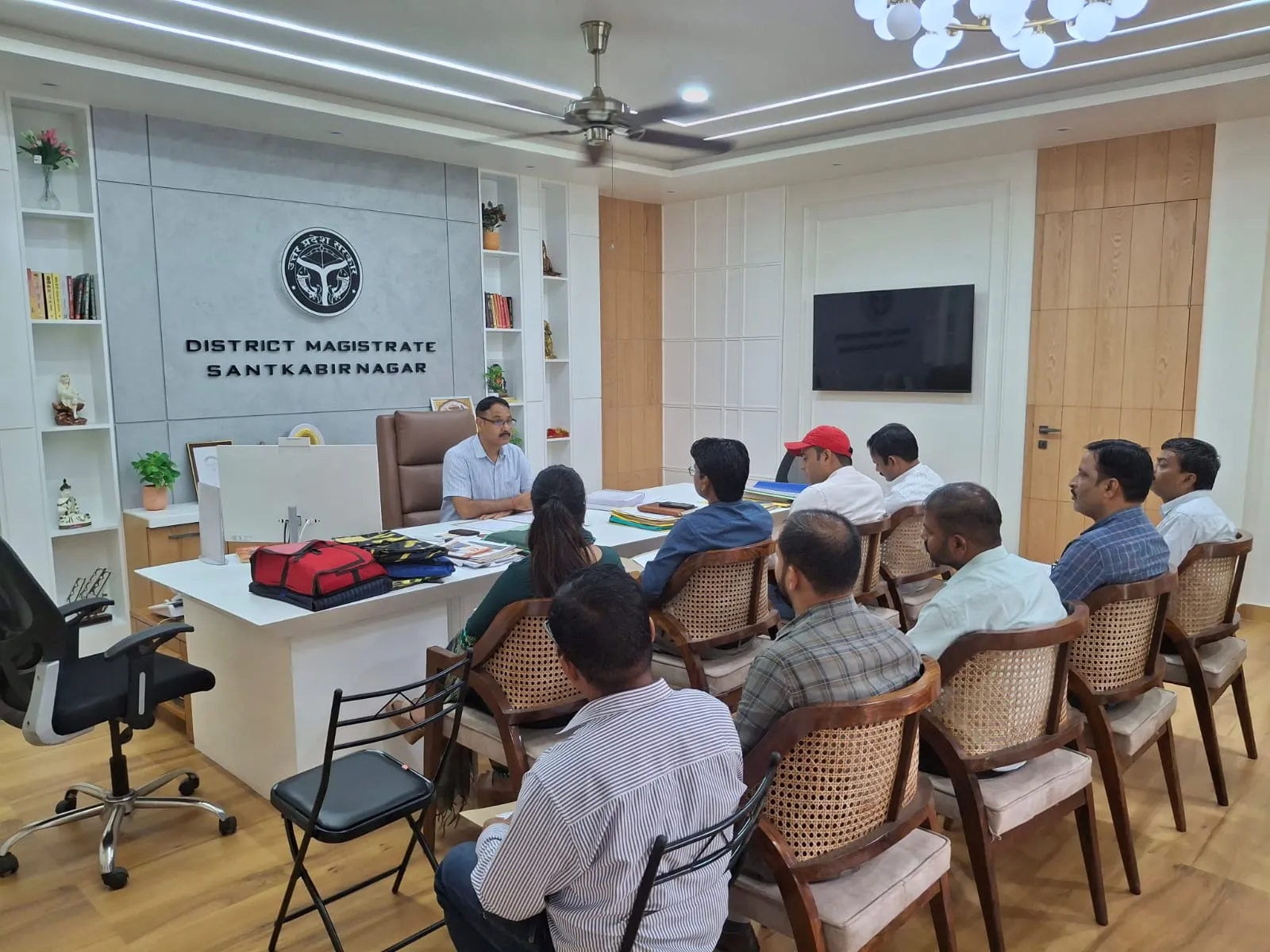 डीएम की अध्यक्षता में जिला सड़क सुरक्षा समिति की बैठक हुई आयोजित
