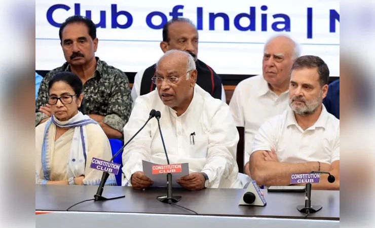एसआईआर पर सियासी संग्राम, सीजेआई तक पहुंचा मामला, हस्तक्षेप की मांग