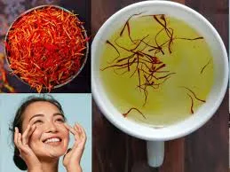केसर के पानी के उपाय आपके लिए हो सकते फायदेमंद  