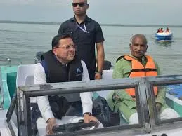 चुनाव से पहले एक ही नाव पर सवार हुए धामी और पांडेय