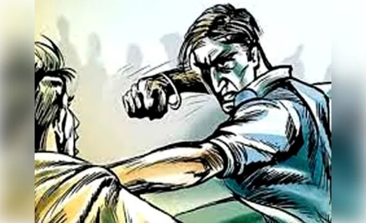 घर के बाहर गाली-गलौज,विरोध करने पर हुई मारपीट, सीसीटीवी कैमरा तोड़ा