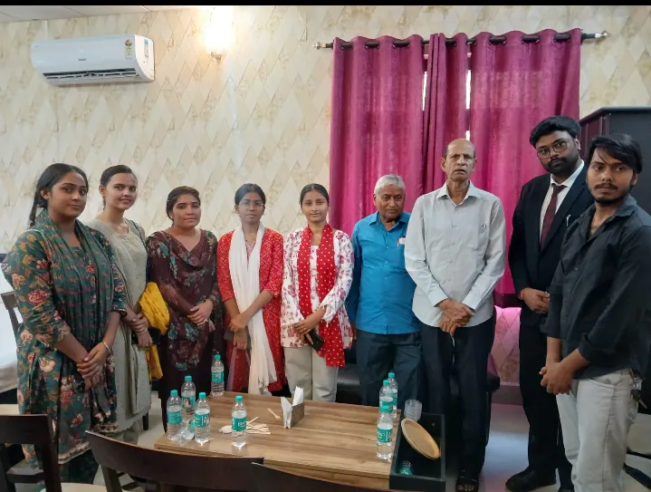 रिटायर्ड जिला जज ने शिक्षिकाओं को बताए प्रभावी शिक्षण के गुर