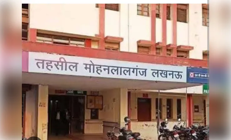 तहसील अधिकारियों की लापरवाही से 300 किसानों की सम्मान निधि अटकी