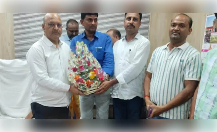 प्रभारी शिक्षा निदेशक बनने पर प्रताप सिंह बघेल का प्रदेश अध्यक्ष ने किया सम्मान