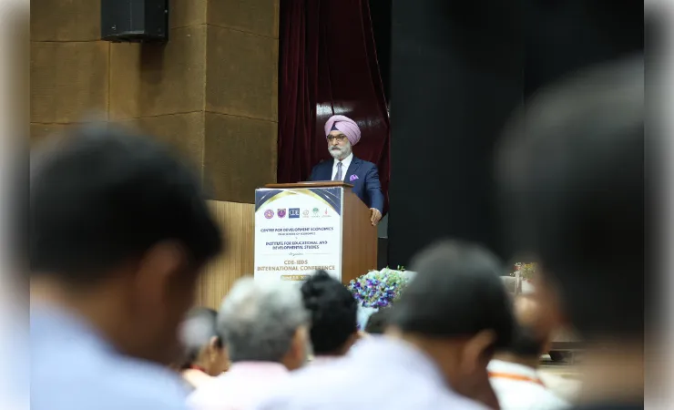 दिल्ली के उपराज्यपाल दिल्ली स्कूल ऑफ इकोनॉमिक्स के सीडीई-आईईडीएस अंतरराष्ट्रीय सम्मेलन में हुए शामिल