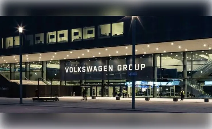 Volkswagen में बड़े बदलाव की तैयारी! 1 लाख नौकरियों पर संकट, 4 फैक्ट्रियां भी हो सकती हैं बंद